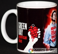 Green Day - 01 - American Idiot (Кухоль) ― купити футболку в Україні, замовити футболку поштою, ціни, опис, фото футболок, купити кухлі, бейсболки, весна, кружки, рюкзаки, гаманці, літо, бандани, шкіряні вироби, осінь, джинси, кросівки, куртки, шорти, шапки, батніки, шкарпетки, зима, білизна, майки, сорочки, сумки, молодіжні аксесуари, вуличний стиль кежуал стайл | Інтернет-магазин футболок та іншого молодіжного одягу - GRAFFITI STREET - GraffitiStreet.Com.Ua